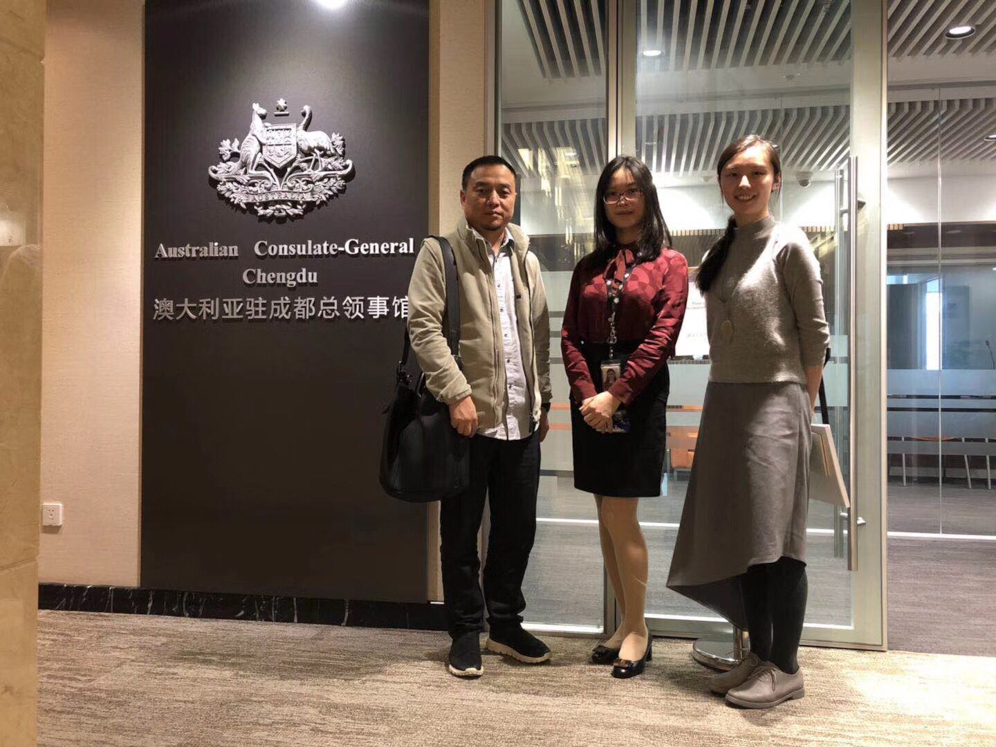 歸派拜訪澳洲領(lǐng)事館