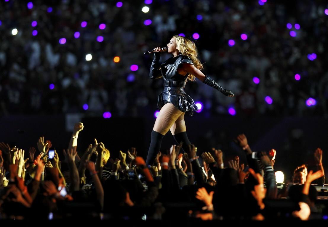 碧昂絲現(xiàn)身超級(jí)碗